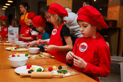 Детские кулинарные мастер-классы с аниматорами в студии Юлии Высоцкой в Москве